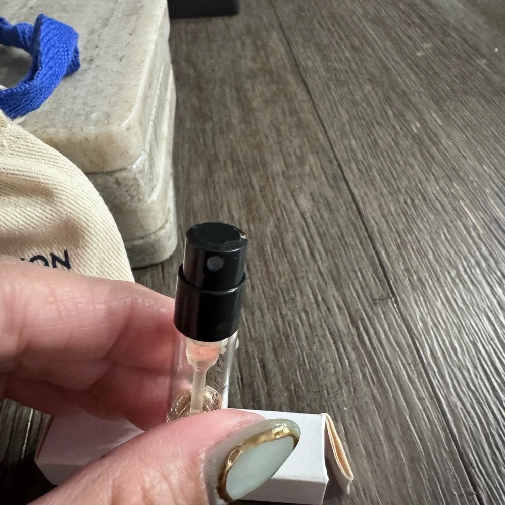 Louis Vuitton Attrape- Reeves Eau de Parfum vials. - Picture 6 of 8